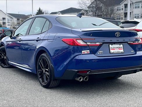 Used 2025 Toyota Camry SE image 11