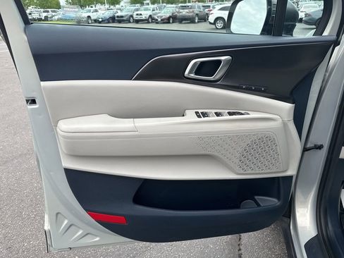 Used 2025 Kia Carnival SX FWD image 31