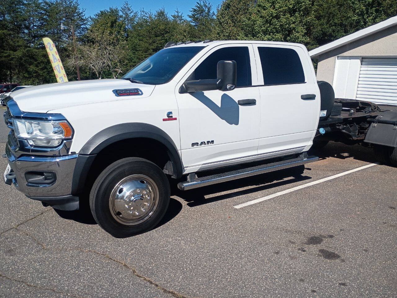 Used 2020 RAM 5500 Tradesman w/ Chrome Appearance Group AWD/4WD image 11