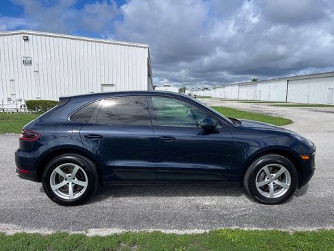 Used 2018 Porsche Macan AWD/4WD image 27