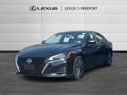 Used 2024 Nissan Altima 2.5 SV FWD image 3