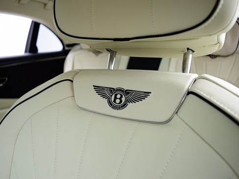 Used 2024 Bentley Flying Spur Azure AWD/4WD image 29