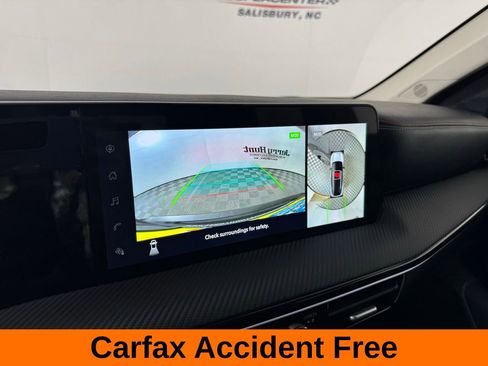 Used 2025 Nissan Kicks SR w/ SR Premium Package image 3