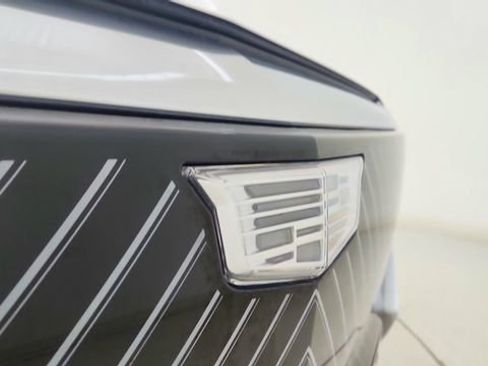 Used 2024 Cadillac Lyriq Luxury image 16