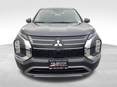 Used 2025 Mitsubishi Outlander SE image 9