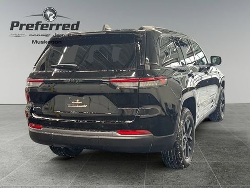 New 2026 Jeep Grand Cherokee Altitude AWD/4WD image 17