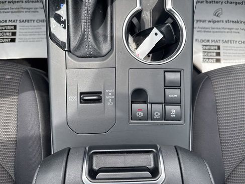 Certified 2025 Toyota Highlander LE FWD image 25