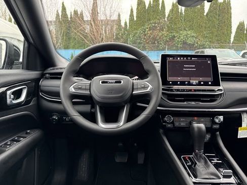 New 2026 Jeep Compass Latitude image 11