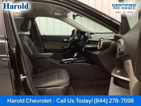 Used 2025 Chevrolet Trax ACTIV image 12