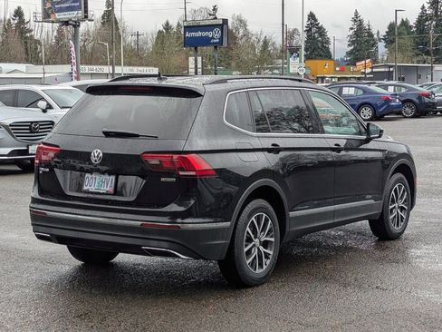 Used 2020 Volkswagen Tiguan SE w/ Panoramic Sunroof Package image 5
