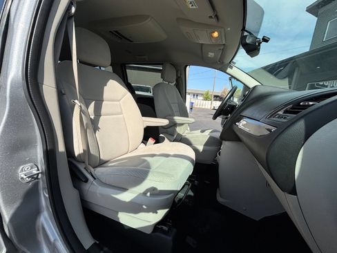 Used 2018 Dodge Grand Caravan SE w/ UConnect Hands-Free Group FWD image 16