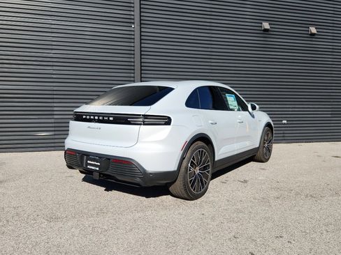 New 2026 Porsche Macan 4S Electric image 7