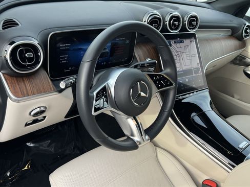 Used 2024 Mercedes-Benz GLC 300 4MATIC image 16