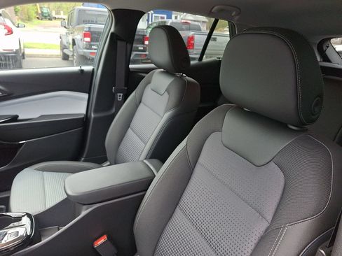 New 2026 Chevrolet Trax LT w/ Driver Confidence Package FWD image 14