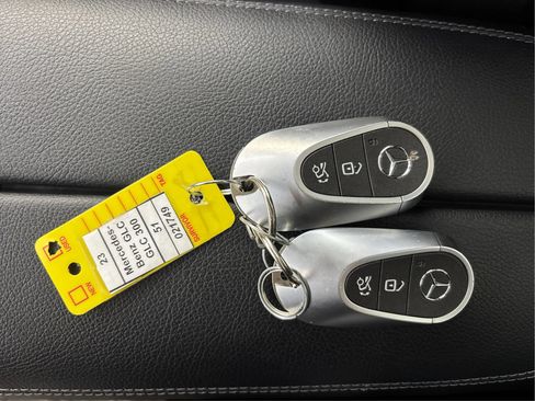 Used 2023 Mercedes-Benz GLC 300 4MATIC image 39