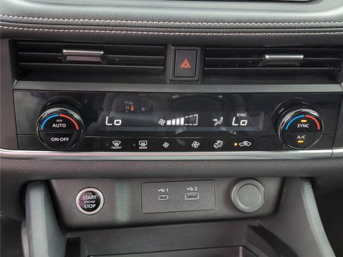 Used 2023 Nissan Rogue SV FWD image 23