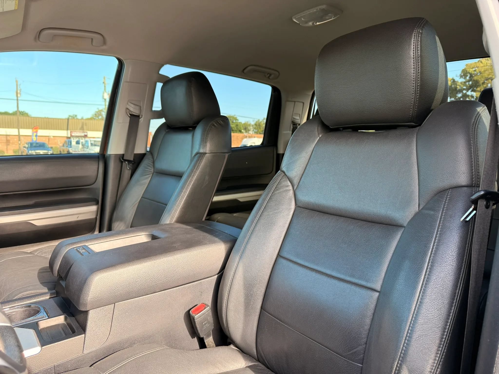 Used 2017 Toyota Tundra SR5 w/ SR5 Upgrade Package RWD image 16
