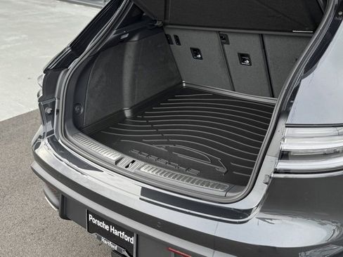 New 2026 Porsche Macan image 32