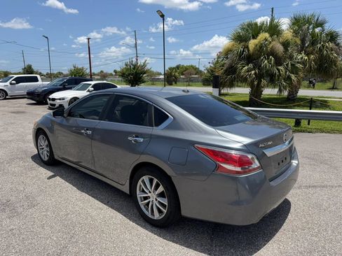 Used 2014 Nissan Altima 2.5 SL w/ Technology Package FWD image 3
