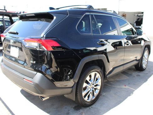 Used 2021 Toyota RAV4 XLE Premium FWD image 11