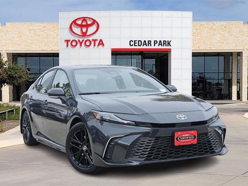 Certified 2025 Toyota Camry SE image 1