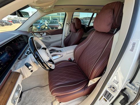 Used 2025 Mercedes-Benz Maybach GLS 600 4MATIC image 16