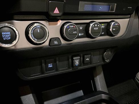 Used 2023 Toyota Tacoma SR5 AWD/4WD image 17