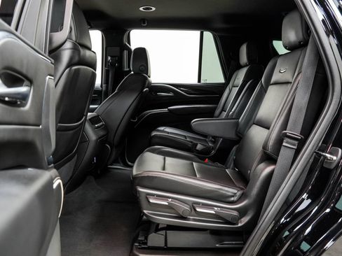 Used 2021 Cadillac Escalade Luxury RWD image 18