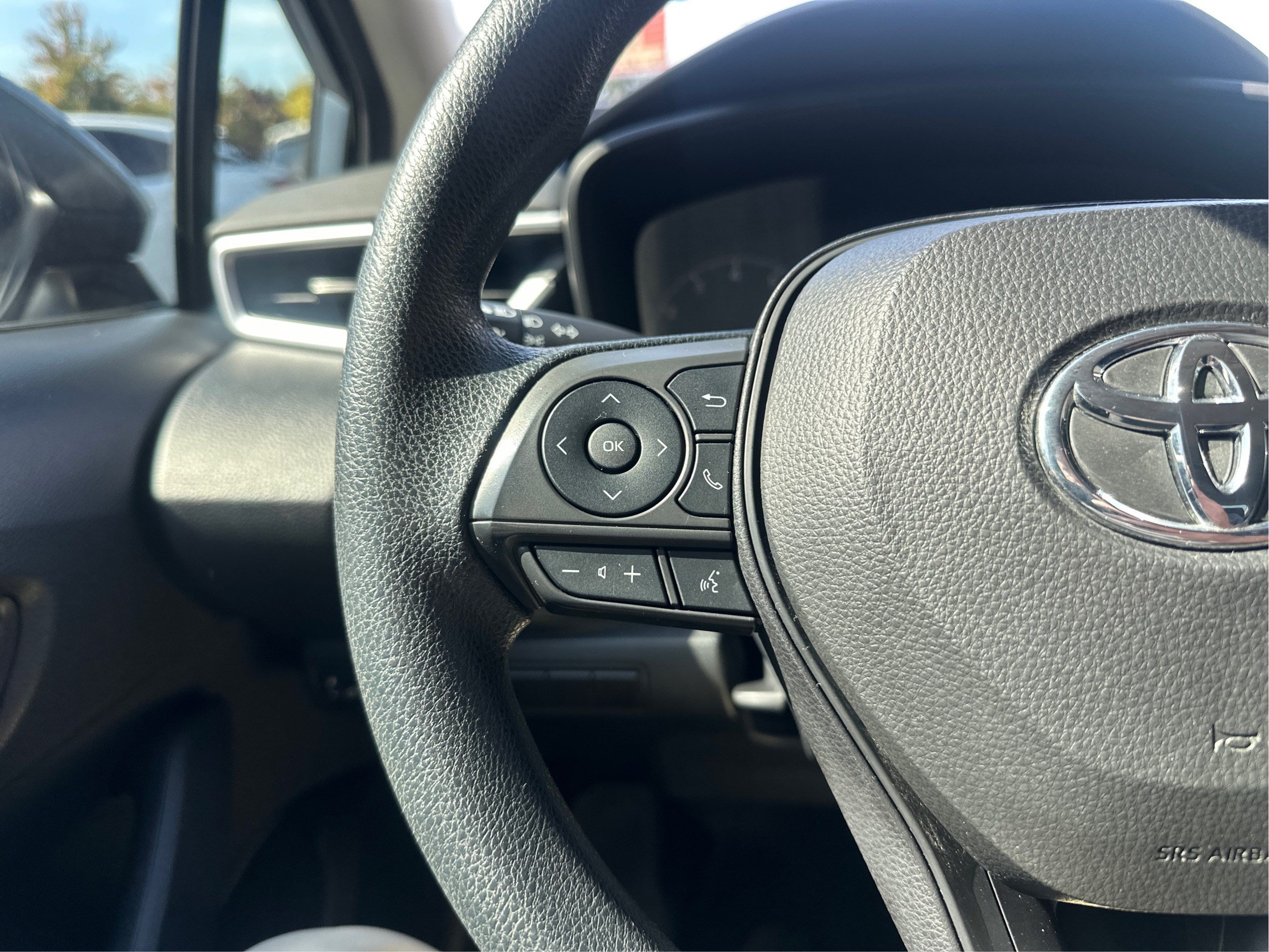 Used 2023 Toyota Corolla LE FWD image 30
