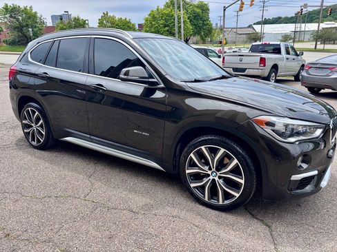 Used 2017 BMW X1 sDrive28i FWD image 2