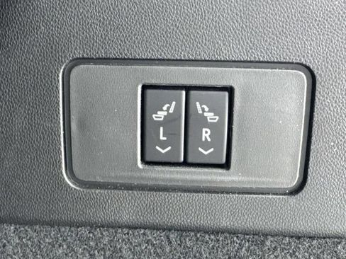 Used 2023 Cadillac XT6 Luxury FWD image 12