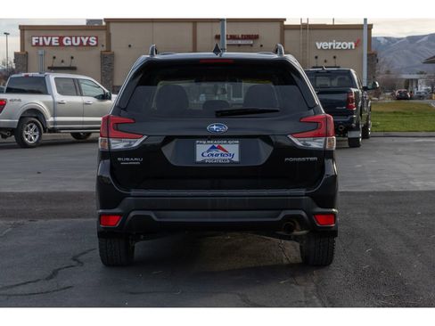 Used 2021 Subaru Forester Premium image 4