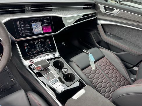 Used 2025 Audi RS 6 performance image 31