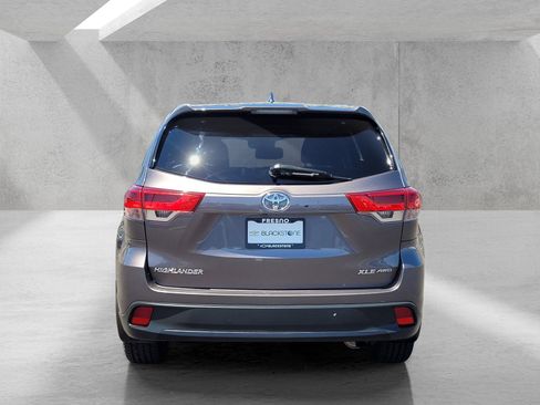 Used 2017 Toyota Highlander XLE AWD/4WD image 5