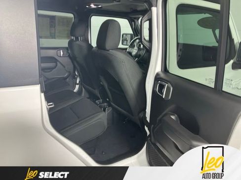 Used 2022 Jeep Gladiator Sport AWD/4WD image 18