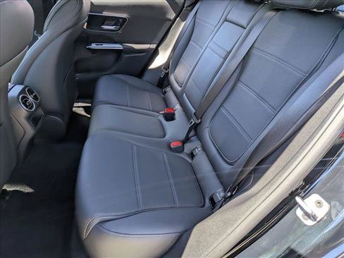 Used 2026 Mercedes-Benz GLC 300 image 19