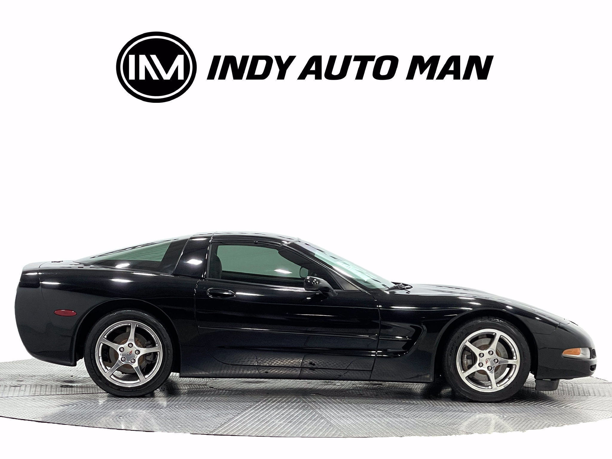 Used 2004 Chevrolet Corvette Coupe w/ Preferred Equipment Group RWD image 3