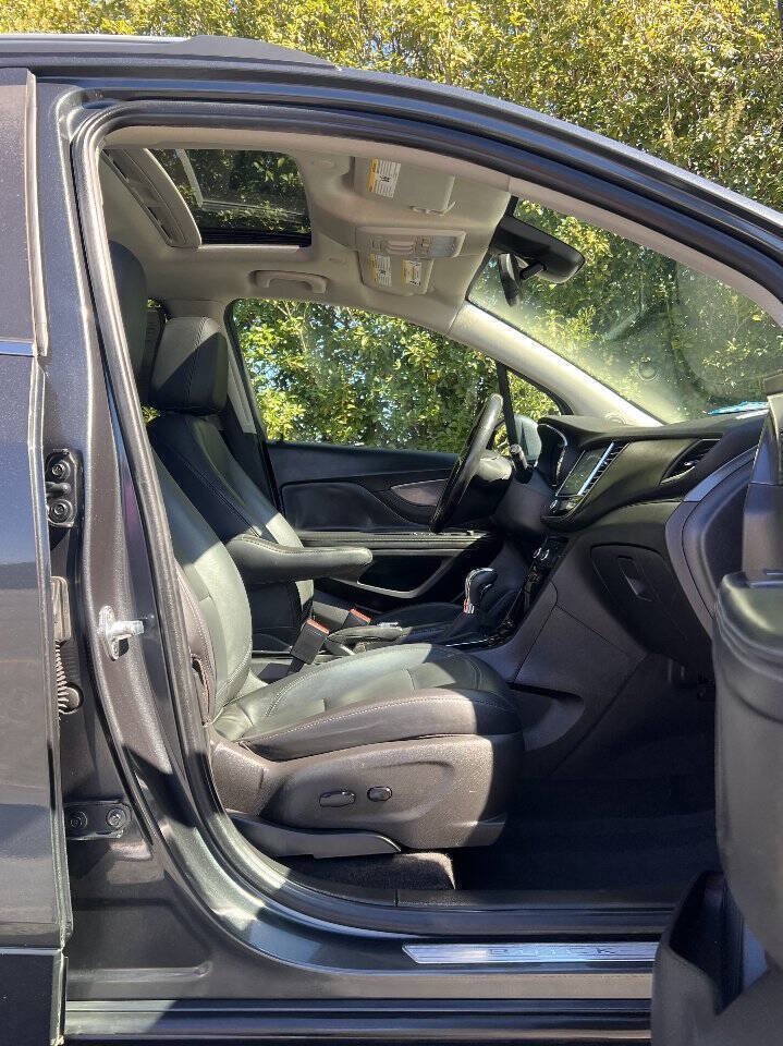 Used 2018 Buick Encore Essence FWD image 17