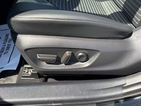 Used 2020 Toyota Camry SE image 15