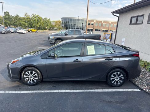 Used 2020 Toyota Prius LE image 6