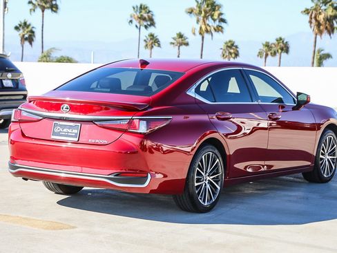 Used 2024 Lexus ES 300h w/ Premium Package FWD image 7
