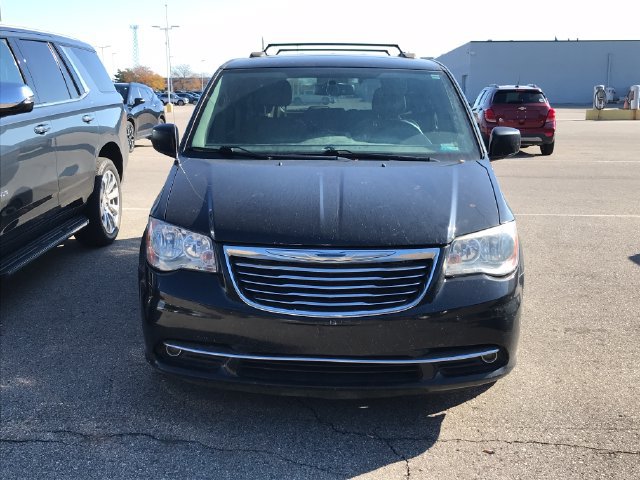 Used 2016 Chrysler Town & Country Touring FWD image 8