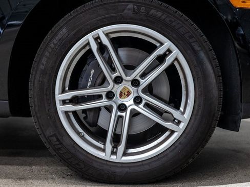 Certified 2025 Porsche Macan image 20