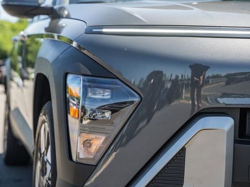 Used 2025 Hyundai Kona SEL AWD/4WD image 15