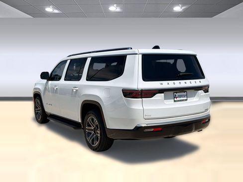 Used 2024 Jeep Wagoneer L Series II w/ Flexible Seating Group RWD image 3