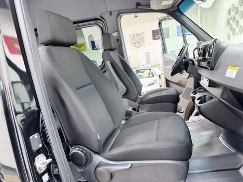 Used 2025 Mercedes-Benz Sprinter 2500 image 30