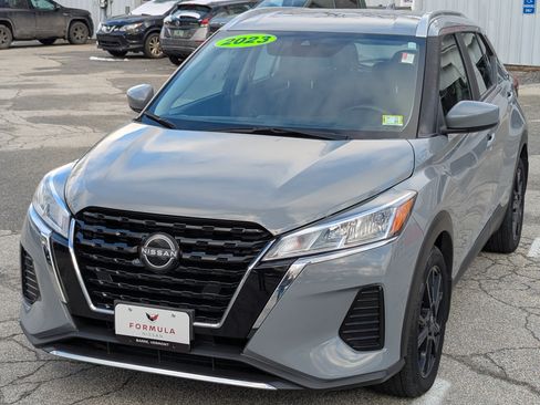 Used 2023 Nissan Kicks SV image 3