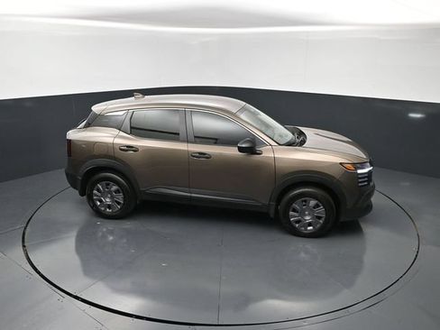 Used 2025 Nissan Kicks S w/ Interior Electronics Package FWD image 26