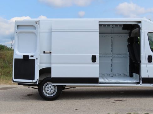Used 2026 RAM ProMaster 2500 w/ Convenience Group FWD image 13