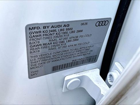 Used 2025 Audi Q5 Premium w/ Convenience Package image 19